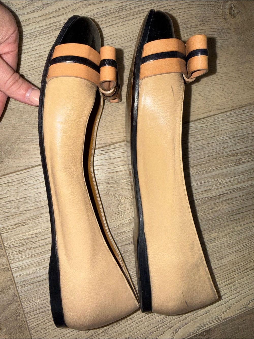 Fendi Two-Tone Beige and Black Leather Ballet Flats with Bow 40.5 - Picture 5 of 9